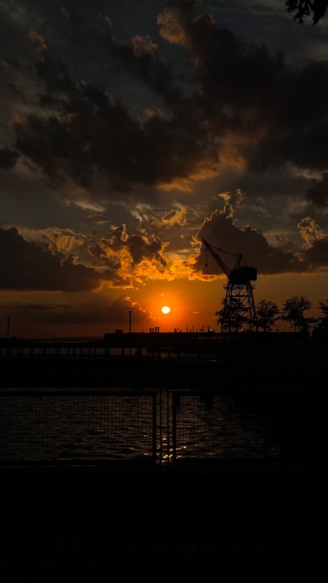 A nice view created and taken right of krystel rustrian. Sun Set Aesthetic Wallpaper, Sun Set Aesthetic, Sun Set Wallpaper, Dark Beach, Set Aesthetic, Sun Aesthetic, Set Wallpaper, Beach Sunset Wallpaper, Sun Rise