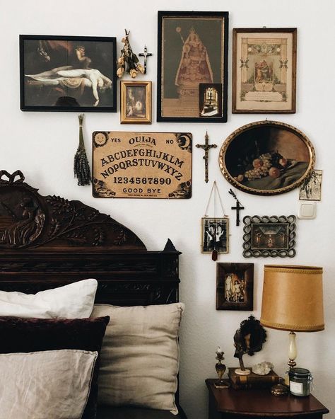 Gothic Bedroom, Hippie Homes, Dark Home Decor, Goth Home, Goth Home Decor, Dark Home, Home Decor Idea, Goth Decor, Home Decor Style