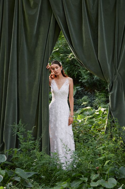 Wedding Dress Sheer, Photography Studio Design, Outdoor Backdrops, Photoshoot Backdrops, Romantic Classic, Behind The Curtain, Deco Studio, Sheer Wedding Dress, Studio Foto