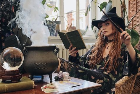 What is the witchcore aesthetic? From how to dress to full blown witchcraft, here is your complete guide to all things spooky. Forget cottagecore, this witchy trend is sure to put a spell on you. Witch Ootd, Cottagecore Witch Aesthetic, Witchy Cottagecore Aesthetic, Witch Cottagecore, Witchcore Aesthetic, Witchy Cottagecore, Ethereal Gown, Cottagecore Witch, Witchy Outfits