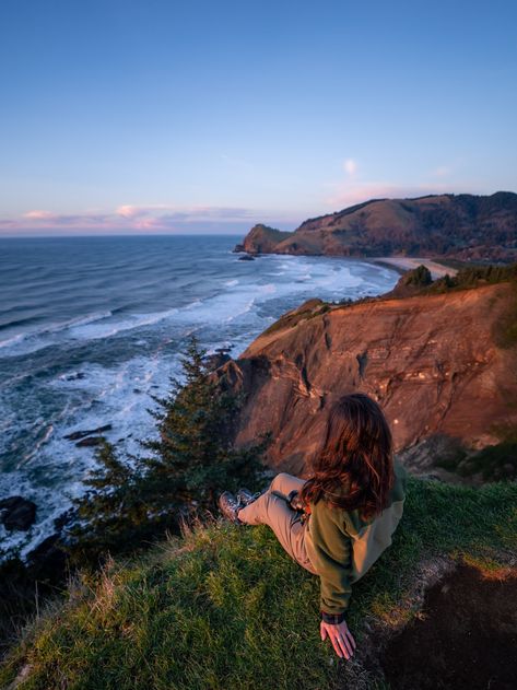 Hiking the God’s Thumb Trail via the Knoll on the Oregon Coast — noahawaii Oregon Roadtrip, Oregon Coast Roadtrip, Watch Sunset, Summer Roadtrip, Oregon Hikes, Summer Road Trip, Best Hikes, Oregon Coast, Most Beautiful Places