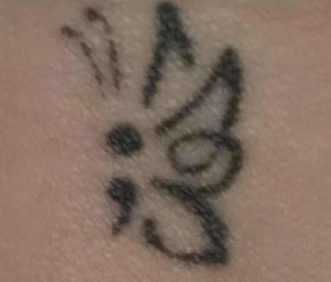 Small Simple Y2k Tattoos, Alt Stick And Poke Tattoo, Drawn On Tattoos, Small Tattoos Alt, Easy Emo Tattoos, Y2k Tattoo Ideas Png, Tattoo Ideas Alt, Flash Tattoo Designs Simple, Early 2000s Tattoos