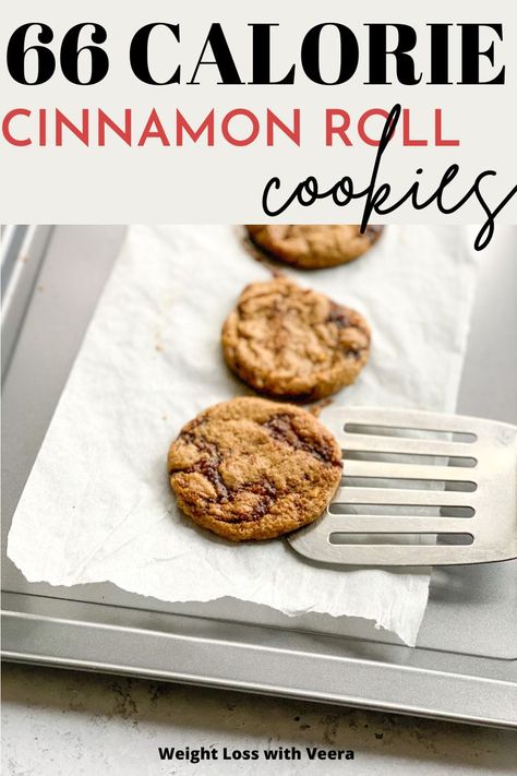 I am OBSESSED with these low calorie cinnamon roll cookies! They are soft and gooey in the middle with crispy edges and a delicious cream cheese frosting! Low Calorie Cinnamon Roll, Low Calorie Cookie Dough, Low Calorie Recipes Snacks, Low Calorie Sweets, Low Calorie Cookies, Low Calorie Baking, Low Cal Snacks, Low Cal Dessert, Pastry Cream Recipe