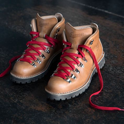 30+ years of hiking boot greatness. The Mountain Light is fully recraftable, so you can log miles for years and years to come. Hiking Boots Aesthetic, Danner Boots Men, Danner Hiking Boots, Levi Jean Jacket, Bullet Bike Royal Enfield, Danner Boots, Best Hiking Boots, Райан Гослинг, Bike Camping