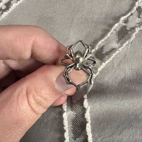 Super Cute Sterling Silver Spider Ring. Brand New Without Tags! Size 9 Ring Band. Perfect For Halloween. Goth Silver Rings, Grunge Jewelry Rings, Weird Rings, Spiderman Ring, Rings Grunge, Grunge Rings, Goth Rings, Spider Rings, Grunge Ring