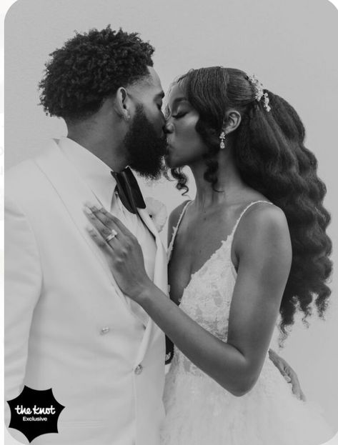 Black Brides With Veils, Curly Wedding Hair Black Women, Intimate Wedding Photo Ideas, Black Natural Wedding Hairstyles, Wedding Photos Black Couples, Natural Hair For Wedding, Black Couple Wedding Photos, Wedding Ideas Black People, Natural Hairstyles Wedding