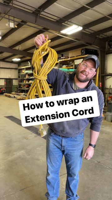 How To Wrap Extension Cords, Extension Cord Hacks, Extension Cord Storage Diy, Extension Cord Organization, Tool Shop Organization, Extension Cord Storage, Diy Handyman, Easy Diy Hacks, Handyman Projects