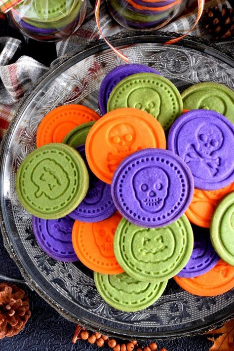 Stamped Cookies, Stamp Cookies, Most Pinned Recipes, Canadian Food, Gel Food Coloring, Cookie Stamps, Food Shows, Halloween Cookies, Sugar Cookies Recipe