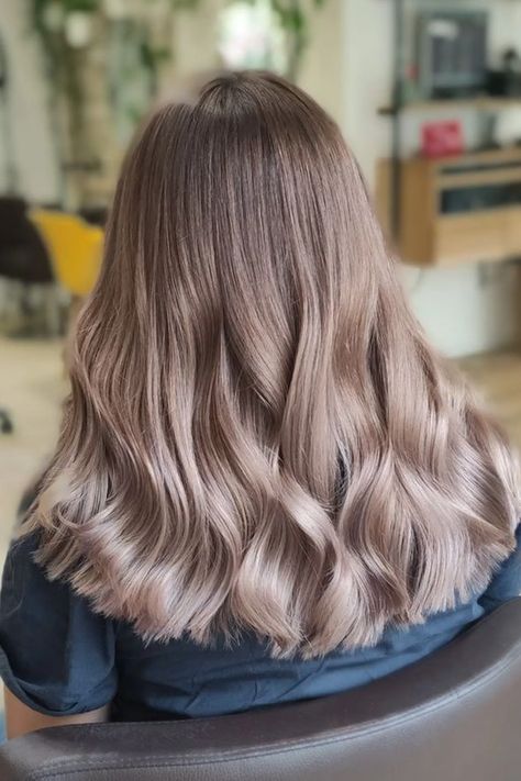 Envie de passer au blond cacao 🍫 ? Touchez l'épingle pour découvrir d'autres idées + nos meilleurs conseils pour tester cette couleur 👆🏻 Balayage Blond Cacao, Blond Cacao, Beige Hair, Hair Gloss, Let Your Hair Down, Winter Hair Color, Winter Hairstyles, Ash Color, Love Hair