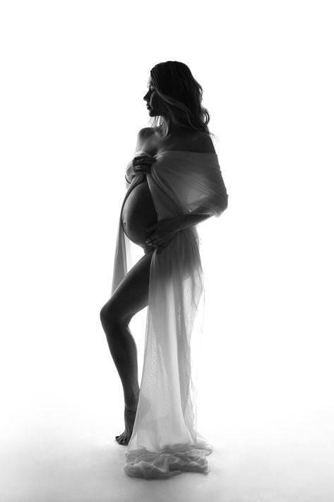 Maternity Silhouette, Studio Maternity Shoot, Baby Bump Photoshoot, Maternity Studio Photoshoot, Studio Maternity Photos, Cute Pregnancy Pictures, Maternity Photography Studio, Maternity Photography Poses Pregnancy Pics, Maternity Photography Outdoors