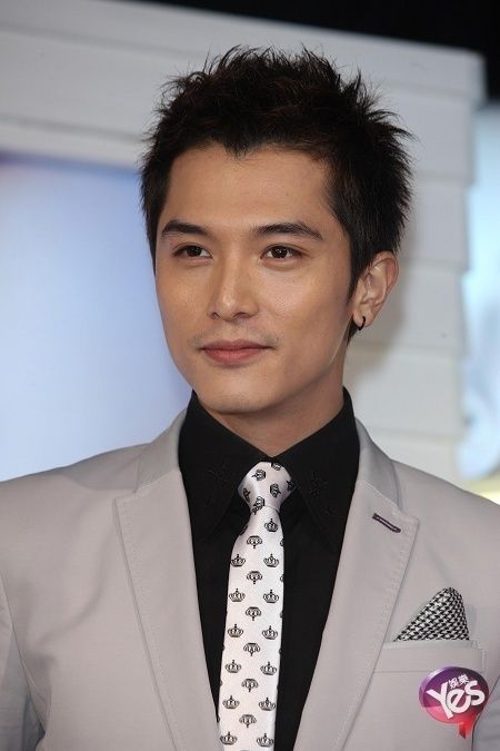 Roy Chiu, J P, Favorite Actors, Hot Actors, Facebook Cover Photos, Pretty Eyes, Actor Model, Asian Actors, Cover Photo