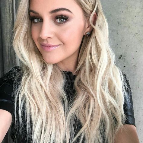 Kelsea Ballerini Kelsea Ballerini Hair, Kelsie Ballerini, Kelsea Ballerini, Hair Envy, Pretty Woman, Hair And Nails, Curly Hair, Pretty People, You Never