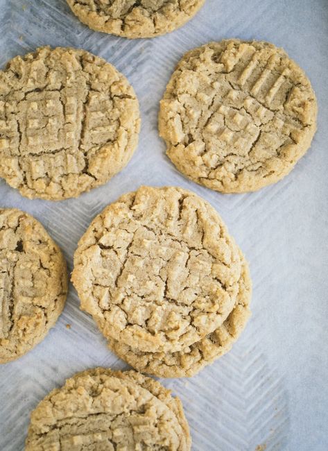 Raspberry Linzer Cookies, Sarah Kieffer, Cioppino Recipe, Classic Cookies Recipes, The Best Cookies, Best Cookies, Cookie Brownie Bars, Holiday Cookie Recipes, Vanilla Cookies