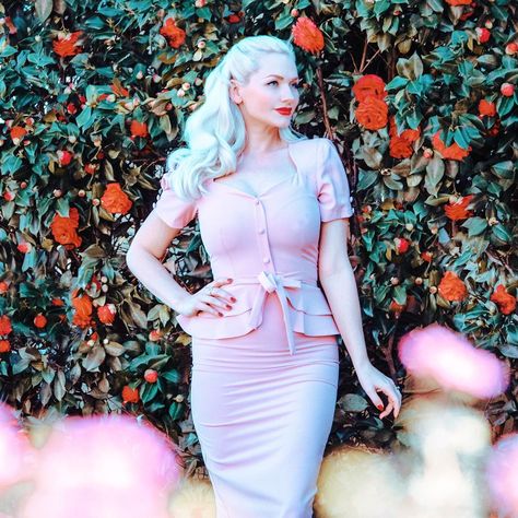 It's been a good year for the rosesModel • @taramisioux Photo • @spikeandthecamera Stop Staring Dresses, Vestidos Retro, Vestidos Color Rosa, Fitted Sheath Dress, Retro Pinup, Stop Staring, Usa Dresses, Vestidos Vintage, Dress Xl