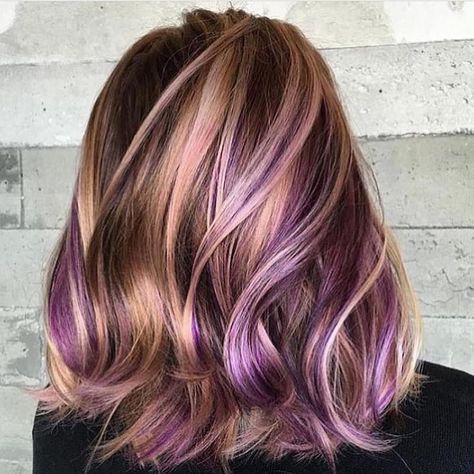 Autumn Hair Color Ideas, Highlight Hairstyle, Highlights Copper, Trendy Highlights, Autumn Hair Color, Pink And Purple Hair, Purple Hair Highlights, Autumn Hair, Peekaboo Hair