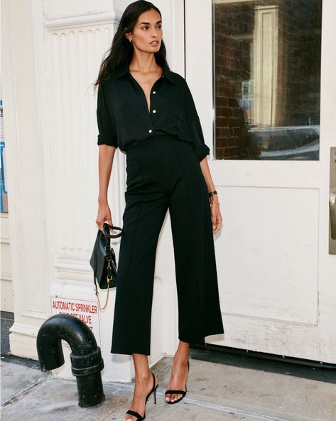 PerfectFit Wide Leg Pants Petite Women, Black Cropped Pants Outfit, Cropped Pants Outfit, Classic Minimalist Style, Meeting Outfit, Pants Outfit Fall, Polished Casual, Black Faux Leather Leggings, Black Cropped Pants