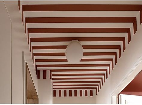 Inspiration - stripes in a room can create a lively or stylish atmosphere. They bring a unique energy and pattern to the space. Striped Walls And Ceiling, Color Block Ceiling, Reels Interior Design, Airbnb Design Interiors, Apartment Ceiling Design, Mirror Corridor, Stripe Ceiling, Striped Hallway, Striped Ceiling