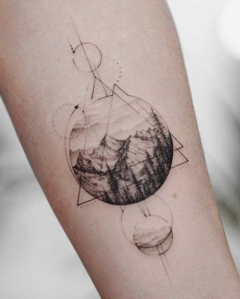 Tattoo Berge, Drawing Hatching, Angels Tattoo, Tato Geometris, Mount Mckinley, Drum Tattoo, Geometric Mountain Tattoo, Geometric Collage, Mountainous Landscape