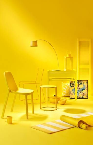 A splash of cheery, optimistic yellow. Are you looking for yellow inspirations? Get inspired by yellow at http://insplosion.com/inspirations/ Ruangan Studio, Tattoo Modern, Event Display, Yellow Room, Yellow Interior, Event Activities, Yellow Walls, Blue Living Room, Yellow Wallpaper