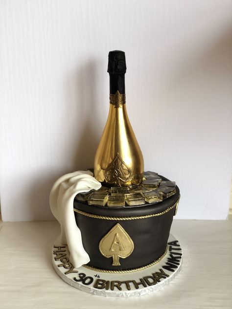 Champagne Armand de brignac ice bucket 30 th birthday cake for guys, men Cake For Guys Men, Luxury Cake For Men, 30 Th Birthday Cake, Birthday Cake For Guys, Cake For Guys, Diva Birthday Cakes, Groomsmen Cake, Groomsman Cake, Birthday Cake For Men