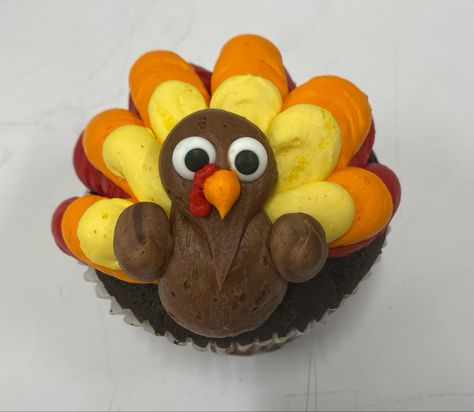 Thanksgiving Turkey Cupcakes, Thanksgiving Cupcakes Turkey, Cute Thanksgiving Cupcakes Ideas, Easy Turkey Cupcakes, Turkey Pull Apart Cupcakes, Turkey Decorated Cupcakes, Thanks Giving Cupcake Ideas, Thanksgiving Theme Cupcakes, Easy Fall Cupcake Decorating Ideas