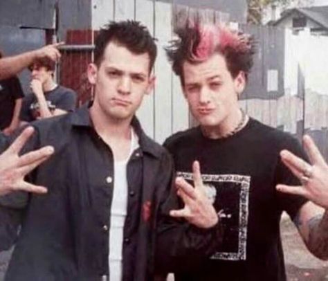 Benji and Joel Madden 2001 Punk Guys, Benji Madden, Joel Madden, Masc Fashion, Good Charlotte, Taking Over The World, Blink 182, Pop Punk