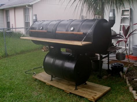 Homemade Smokers, 55 Gallon Drum Smoker, Ugly Drum Smoker, Smoker Designs, Barrel Bbq, Bbq Pit Smoker, Diy Smoker, Smoker Plans, Barrel Smoker