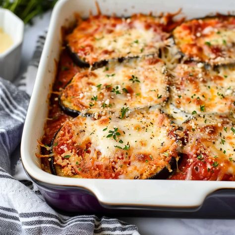 Easy Steps to Make Baked Eggplant Parmesan Eggplant Parmesan With Meat, Ina Garten Eggplant Parmesan, Eggplant Parmesan Recipes, Eggplant Parmesan Easy, Best Eggplant Parmesan Recipe, Crispy Baked Eggplant, Baked Eggplant Recipes, Baked Eggplant Slices, Ways To Cook Eggplant