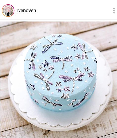 Dragonfly Wedding Cake, Firefly Cake Ideas, Dragonfly Birthday Cake, Dragonfly Cake Ideas, Dragonfly Theme Party, Dragonfly Wedding Theme, Dragonfly Birthday Party, Poo Cake, Dragonfly Cake