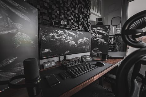 All Black Computer Setup, Black And Grey Desk Setup, All Black Pc Setup, All Black Gaming Setup, Black Pc Setup, Grey Setup, Home Office Dark, Tech Room, Battle Station