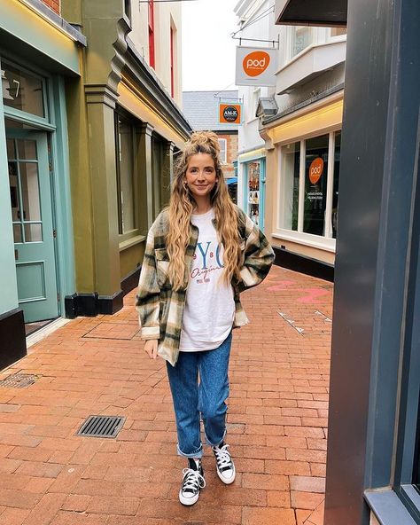 Zoë Sugg (@zoesugg) • Instagram photos and videos Zoella Outfits, Zoe Sugg, Comfy Fall Outfits, Zoella, Wardrobe Style, Outfit Inspo Fall, Autumn Outfit, City Style, A Style