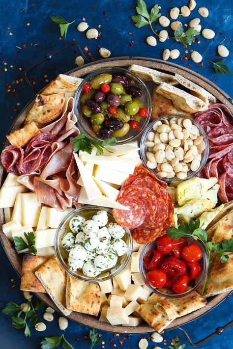 Antipasto Appetizer Cheese Board - Learn how to build the absolute PERFECT antipasto platter! It's unbelievably easy and sure to be a crowd-pleaser for all your guests! Served with cured meats, fresh cheeses, artichoke hearts, olives, nuts, peppers and focaccia! Antipasto Appetizer, Plateau Charcuterie, Antipasto Platter, Charcuterie Platter, Party Food Platters, Charcuterie And Cheese Board, Charcuterie Recipes, Cheese Boards, Cheese Appetizers