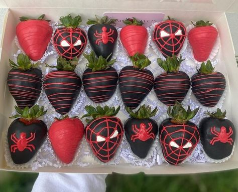 Spiderman Dipped Strawberries, Spiderverse Birthday Party Decorations, Marvel Chocolate Covered Strawberries, Birthday Ideas Spiderman, Miles Morales Gift Ideas, Spiderman Birthday Party Miles Morales, Spider Man Themed Quince, Spider Man Breakable Heart, Spider Man Chocolate Strawberries