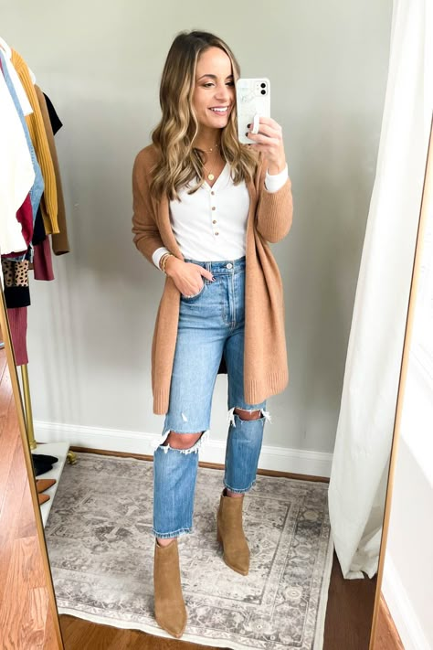 4 Ways to Wear Straight Leg Jeans - Pumps & Push Ups Straight Leg Jeans Booties, Straight Leg Womens Jeans, Crop Straight Leg Jeans Outfit, How To Wear Slim Straight Jeans, Crop Jeans Outfit Winter, Light Jeans Work Outfit, Straight Leg Mom Jeans Outfit, Womens Jeans 2022 Trends, Straight Leg Jeans Fall Outfits