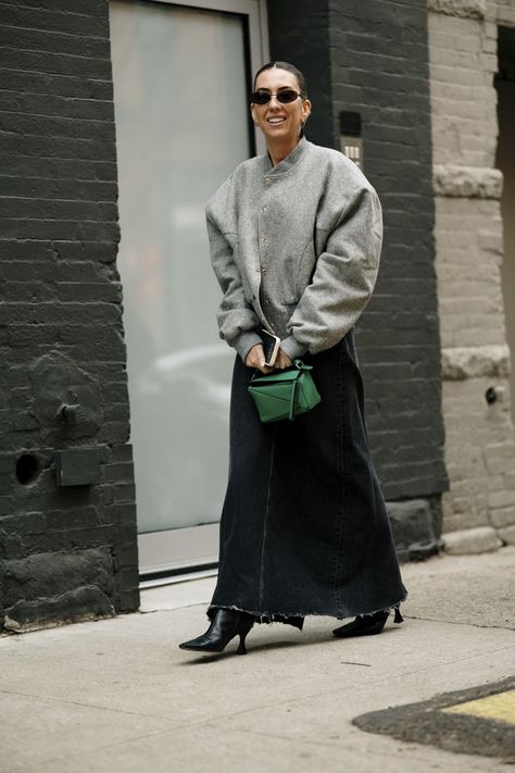 2023 Street Style, Loewe Puzzle, Top Street Style, New York Street Style, New York Fashion Week Street Style, Artsy Style, Dream Style, Street Style Trends, Style Aesthetic