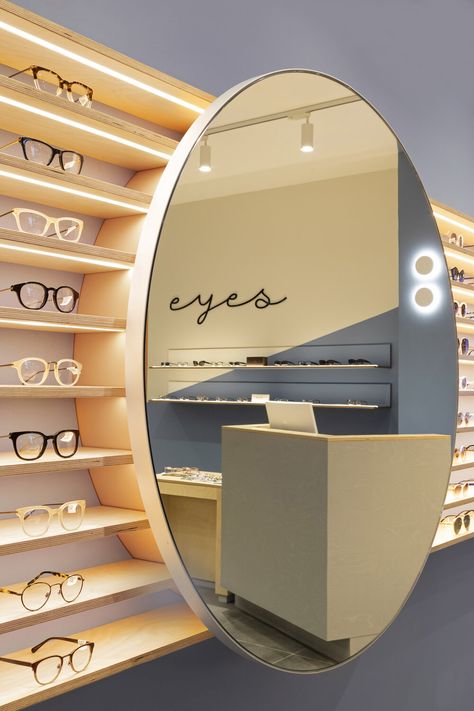 Eyewear Shop Design, Pola Cat Dinding, Eyewear Store Design, Shoe Store Design, Store Shelves Design, Eyewear Display, Eyeglass Stores, Retail Store Interior Design, Jewelry Store Design