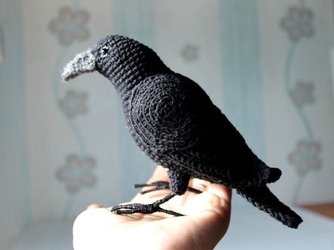 crochet animals free patterns halloween #Raven_Crochet #Crow_Pattern #Crochet_Bird_Patterns #Amigurumi_Minta Crochet Raven, Raven Crochet, Crow Pattern, Scary Birds, Gothic Pattern, Crow Bird, Black Raven, Diy Halloween Decor, Halloween Crochet Patterns