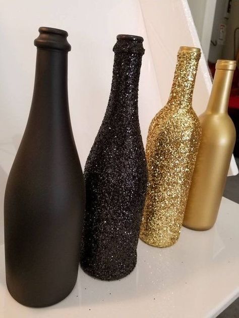 Deco Nouvel An, Gatsby Birthday, Glitter Wine Bottles, Prohibition Party, Gatsby Birthday Party, Cheer Banquet, 20s Party, Roaring 20s Party, Gatsby Themed Party