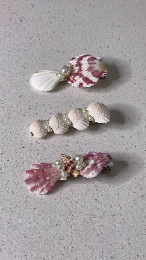 diy mermaid hair clips 🐚 #seashell #diy #mermaidhair #mermaidcore #mermaidaesthetic #sirencore Diy Mermaid Accessories, Mermaidcore Diy, Seashell Diys, Diy Mermaid Hair, Venus Core, Haircare Wishlist, Seashell Hair Clips, Mermaid Jewelry Diy, Diy Hairclips