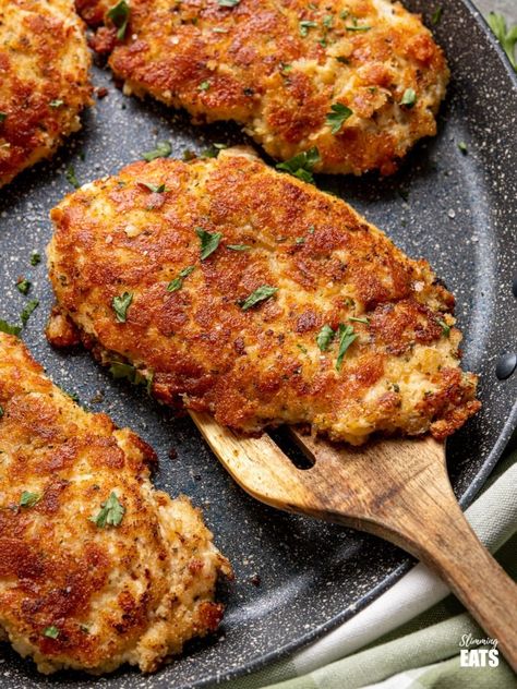 Slimmingworld Recipes Uk, Easy Tomato Pasta Sauce, Crusted Chicken Breast, Crusted Chicken Recipes, Crusted Chicken Tenders, Sw Recipes, Chicken Cutlet Recipes, Fakeaway Recipes, Parmesan Recipe