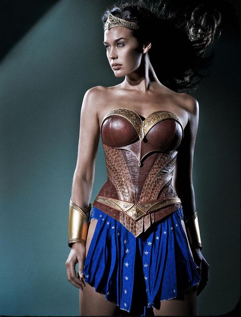 A look at the Wonder Woman costume from George Miller's cancelled Justice League movie. The film would have starred Megan Gale as Wonder Woman. - SuperHeroHype.com Megan Gale, George Miller, Wonder Woman Movie, Dc Fashion, Wonder Woman Cosplay, Wonder Woman Costume, Lynda Carter, Mad Max, Geek Culture