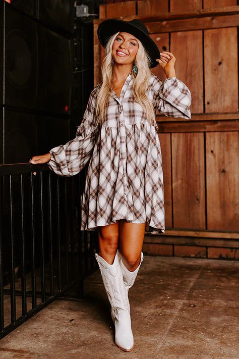 Country Christmas Outfits, Car Girlfriend, Nashville Vibes, Country Concert Outfit Winter, Country Girl Outfits, Stagecoach Outfits, Dress With Cowboy Boots, Country Fall Outfits, Western Boots Outfit