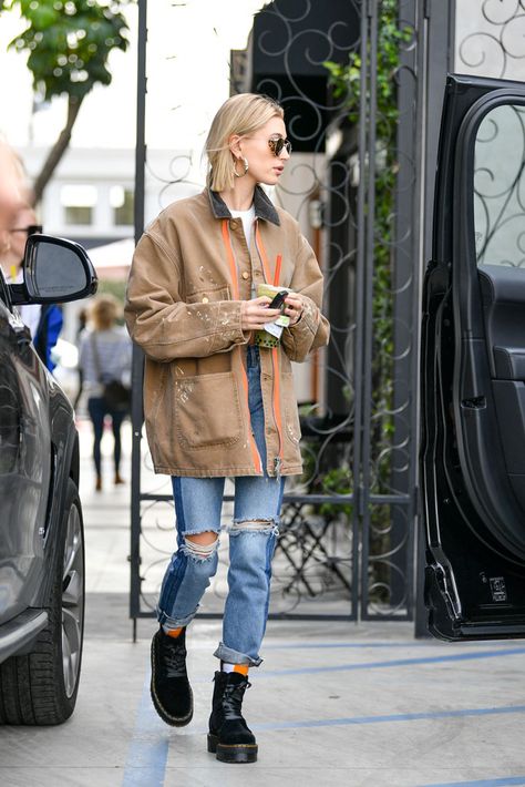 Vestiti In Jeans, Hailey Baldwin Street Style, Stile Kendall Jenner, Sandal Tali, Oversize Jacket, Converse Outfits, Hailey Bieber Style, Millennials Fashion, Amal Clooney