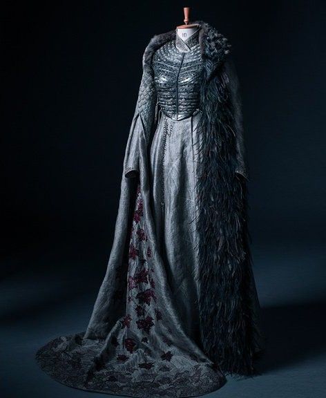 Sansa Starks coronation gown, Game of Thrones s8 Sansa Dress Season 8, Sansa Stark Black Dress, Michele Clapton Costume Design, Wolf Crown Queens, Sansa Stark Season 8 Costume, Game Of Thrones Sansa Dress, Sansa Stark Dress Season 8, Sansa Coronation Dress, Game Of Thrones Black Dress