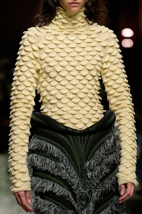 Bottega Veneta Fall 2023 Ready-to-Wear Fashion Show | Vogue Knitting Short Rows, Yum Sauce, Exquisite Corpse, Fall 2023 Ready To Wear, 2023 Ready To Wear, Archive Fashion, Knitwear Design, Winter 2023, Fall 2023