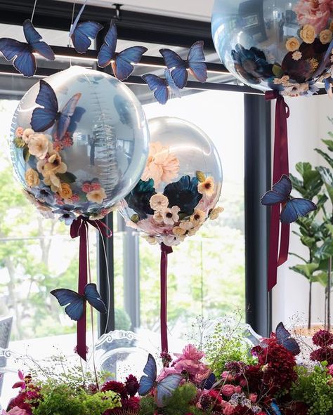 Butterfly Balloon Centerpiece, Flowers Balloons, Butterfly Balloons, Floral Balloons, Clear Balloons, Balloon Display, Diy Balloon Decorations, Balloon Arrangements, Balloon Gift