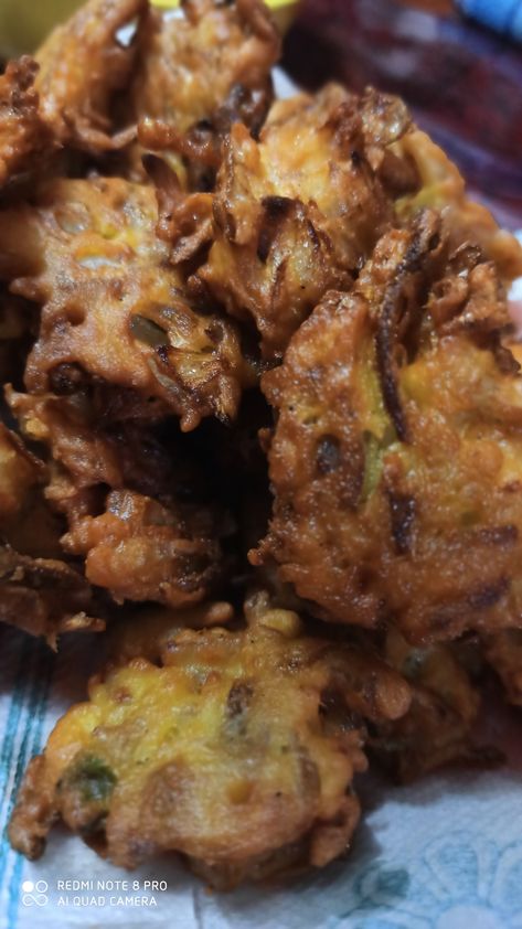 'Pakode ' a thick batter of gram flour, water, salt, red chilli powder, onions, other vegetables (optional) , other spices(optional), coriander. Mixing these ingredients into bowl and then frying this batter makes crispy pakoda, it is usually eaten in almost uttar pradesh, Uttrakhand, and in more places, and people prefer to have it in rainy season with tea or coffee Pakode With Tea, Tea At Home, Red Chilli Powder, Gram Flour, Food Blogs, Red Chilli, Rainy Season, Chilli Powder, Tea Or Coffee