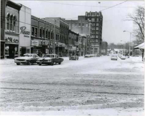 West Market Street, early 1970's, Warren, Ohio | by Downtown Warren History Ohio Winter, Warren Ohio, Council Bluffs Iowa, Youngstown Ohio, Ohio History, Vintage Pics, History Page, Northeast Ohio, Market Street