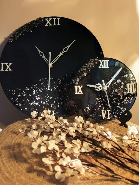 Raisin Art, Art Clock, Resin Craft, Diy Resin Crafts, Diy Resin, Black Colour, Resin Diy, The Endless, Unique Charms