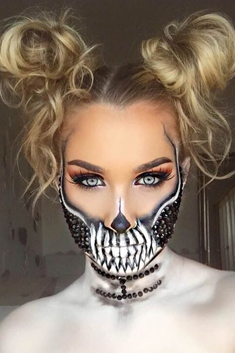 30 Diy Halloween Hairstyles For Long Hair #Hair #Hairstyles #HalloweenHairstyles #Halloween Hairstyles Halloween, Halloween Makeup Sugar Skull, Makeup Zombie, Meme Costume, Halloween Make-up Looks, Halloween Hairstyles, Creepy Makeup, Hair Halloween, Halloween Makeup Inspiration